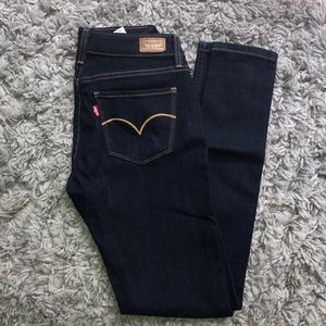 NWOT Dark Wash Levi Skinny Jeans